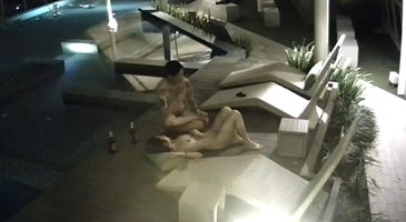 (한국야동) 리조트 수영장 통으로 빌린 커플
