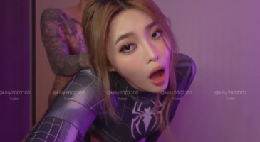 스파이더 코스프레도 잘 소화하는 육덕진 민니 느낌 섹시녀