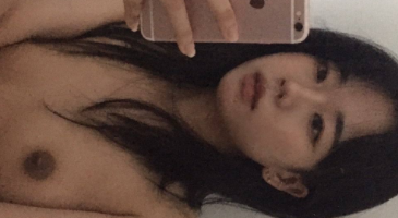 (한국야동) 셀카 찍은후 셀프로 자위하는 이쁜년