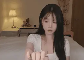 역대급 노출의 윤잉